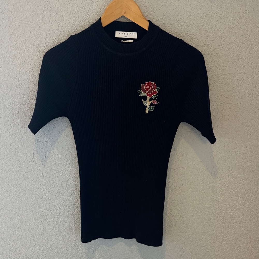 Black Short Sleeve Sweater  with Rose Embroidery
